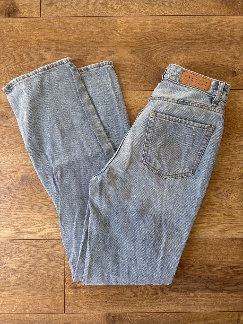 PacSun 90s Boyfriend Light Blue Straight-Leg Distressed Denim Jeans - Picture 4 of 8